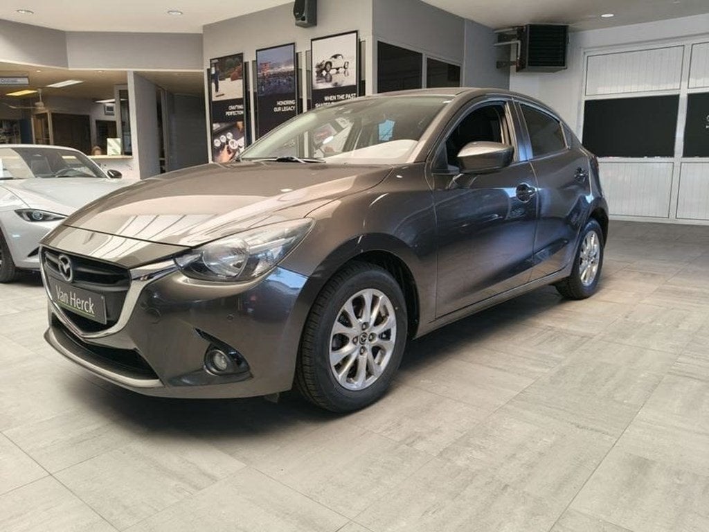 Mazda E 1.5 SKY-G Plug Edition automaat, Auto's, Mazda, Automaat, USB, Bruin, Bedrijf