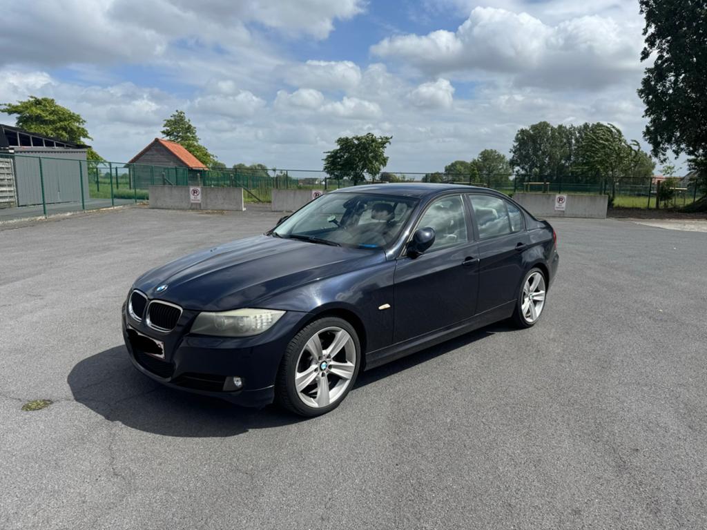 BMW 318D EN PARFAIT ÉTAT, Autos, BMW, Euro 5, Attache-remorque, Boîte manuelle, 5 portes