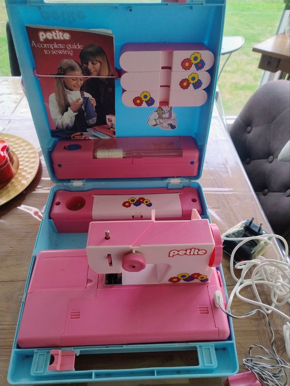 retro kinder naaimachine, Ophalen, Naaimachine