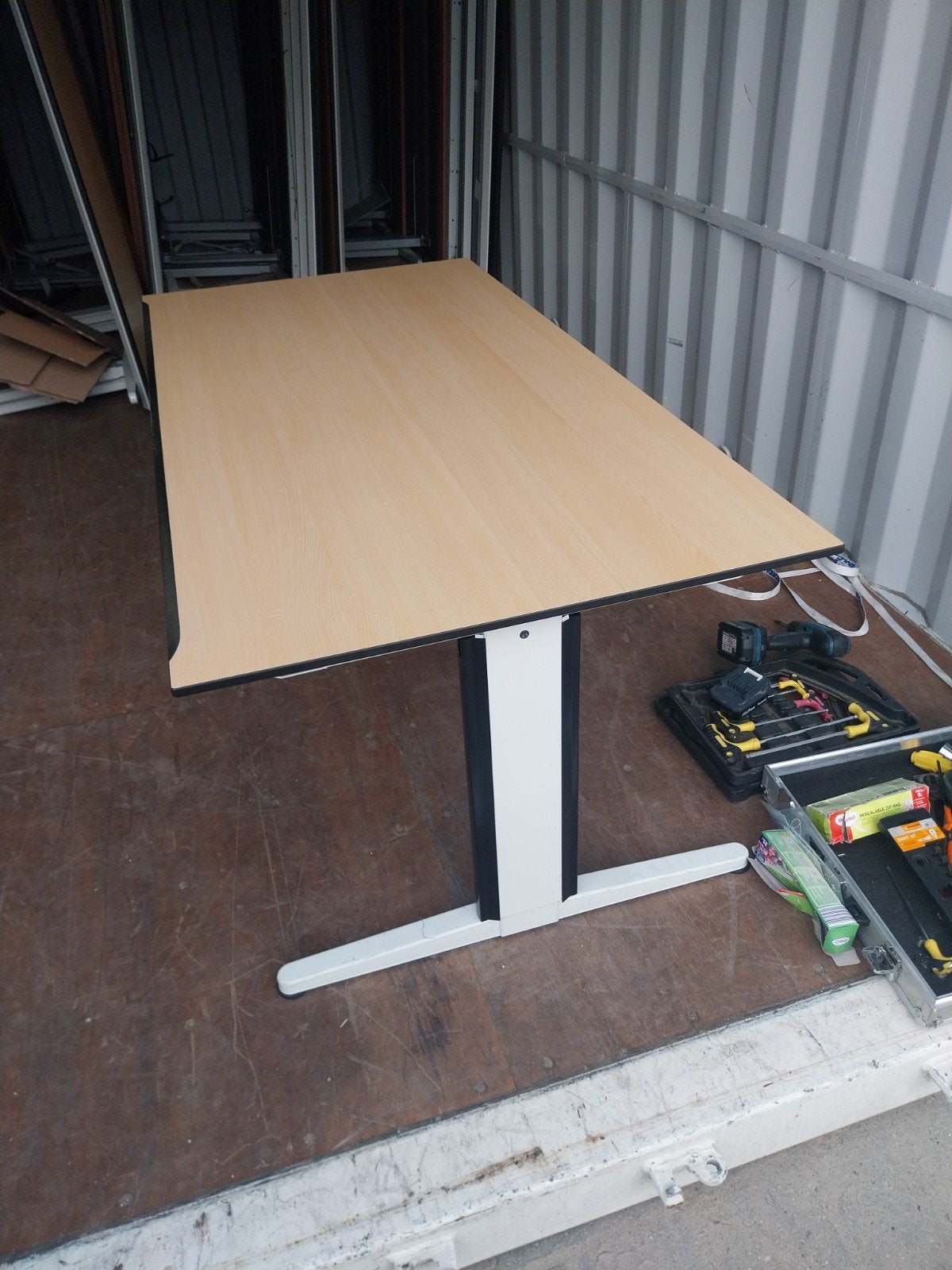 Steelcase bureaus, Ophalen