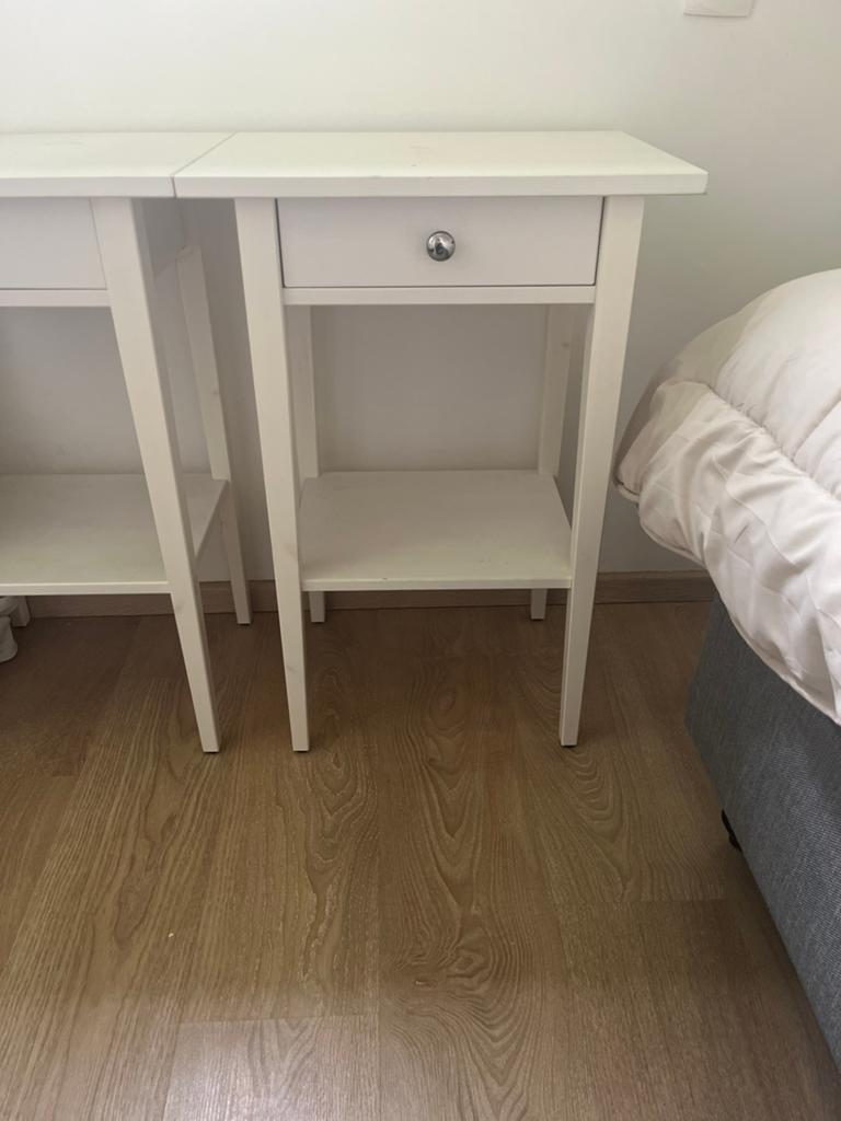 2 Hemnes nachtkastjes, Enlèvement, Comme neuf