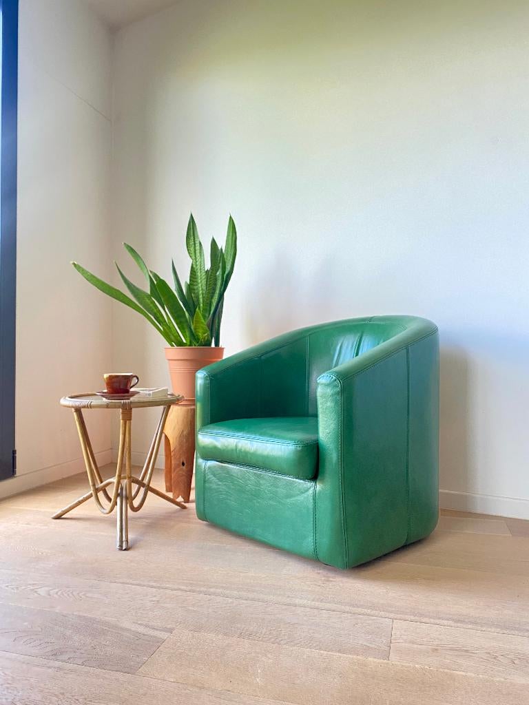 Vintage groene lederen fauteuil, Huis en Inrichting, Ophalen, Vintage Bohemian, 75 tot 100 cm, Zo goed als nieuw