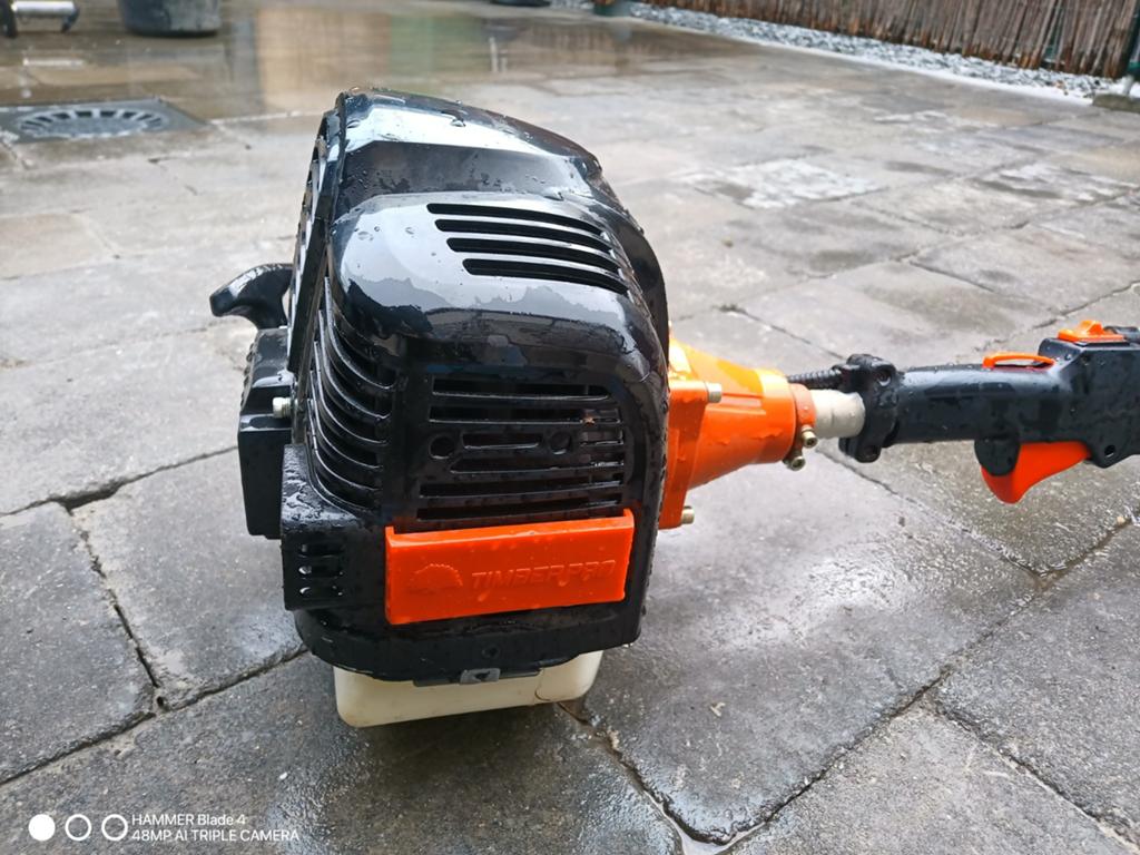 Timberpro heggeschaar en kettingzaagje op steel, Ophalen