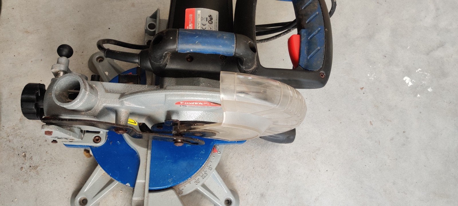 Verstekzaag merk Power plus Pow8130, Bricolage & Construction, Outillage | Scies mécaniques, Enlèvement