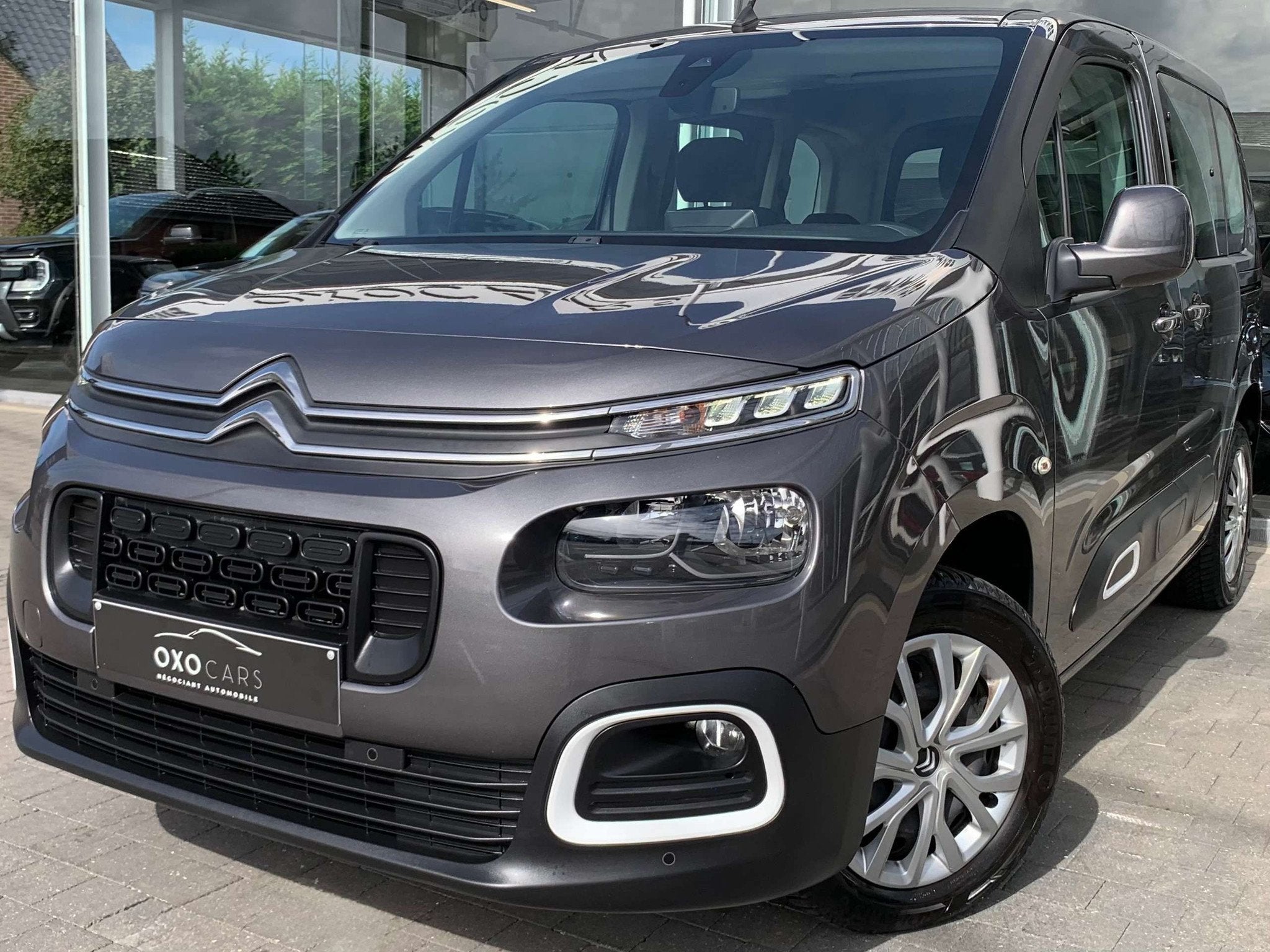 Citroën Berlingo 1.2 ESSENCE LIVE 110CV / 5 PLACES / GRAND, Argent ou Gris, Achat, Euro 6, Entreprise