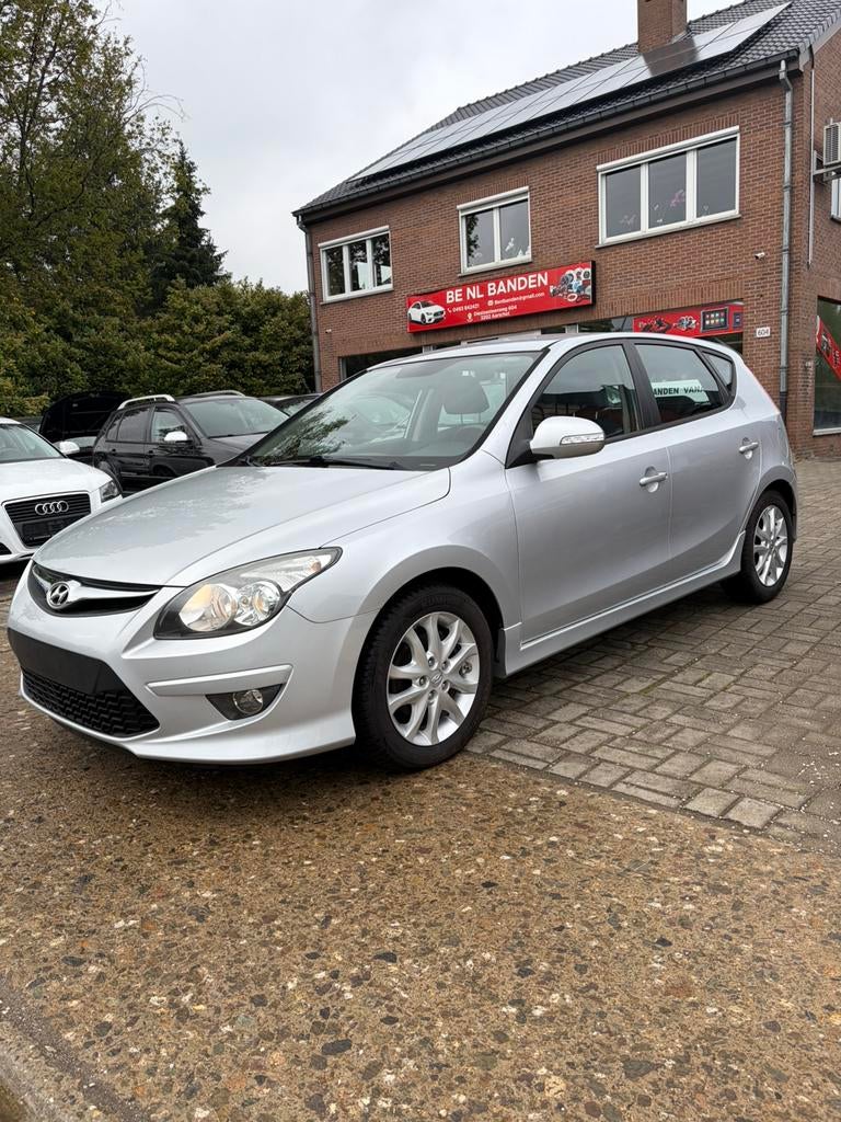 Hyundai i30 1.4 benzine met airco euro 5 Al gekeurd, Auto's, Euro 5, Bedrijf, Handgeschakeld, 5 deurs