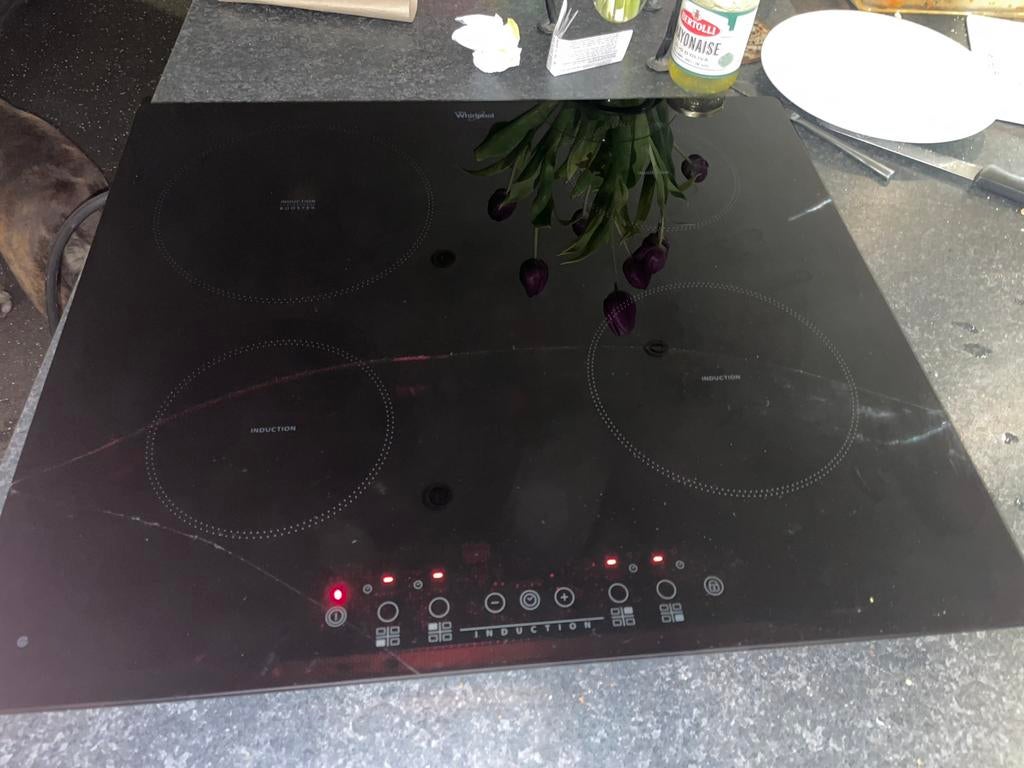 Cuisinière à induction avec fissure, 4 zones de cuisson, Encastré, Enlèvement, Utilisé