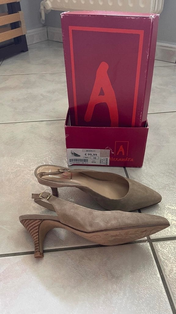 Nieuw SANDALEN ALEXANDRA beige suède 38, Beige, Nieuw, Alexandra, Sandalen of Muiltjes