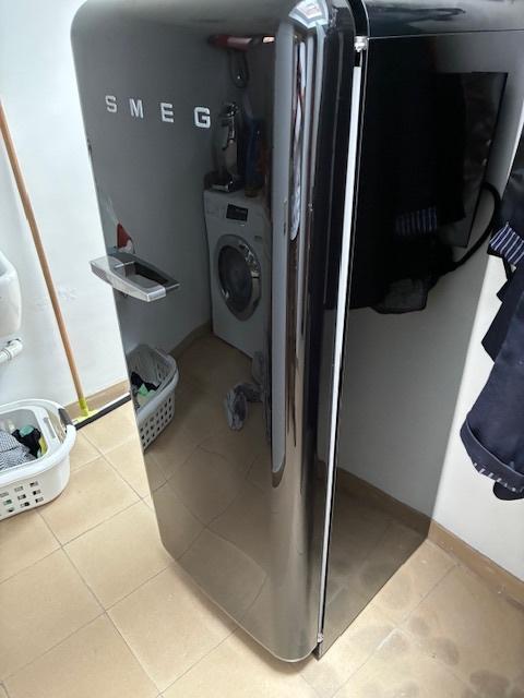 Koelkast zwart Smeg, Elektronische apparatuur, Koelkasten en IJskasten, Ophalen, Gebruikt, 140 tot 160 cm, 45 tot 60 cm