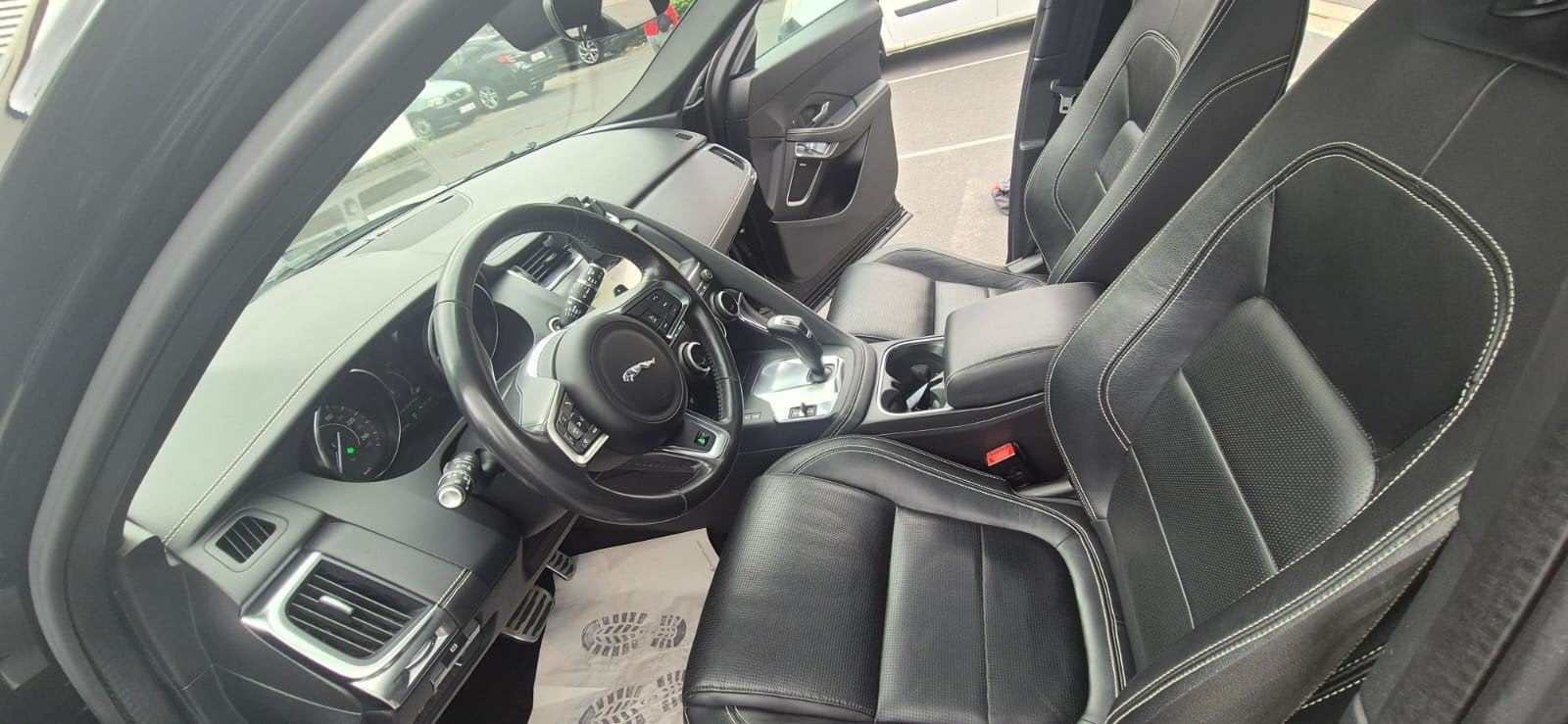 JAGUAR E-PACE 2L ESSENCE P200 R DYNAMIC S, Auto's, Automaat, 4 cilinders, Zwart, Leder
