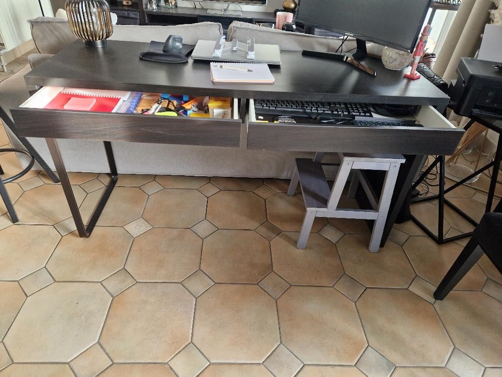 Bureau  Ikea brun noir, Bureau d'ordinateur, 50 cm, 142 cm, Enlèvement