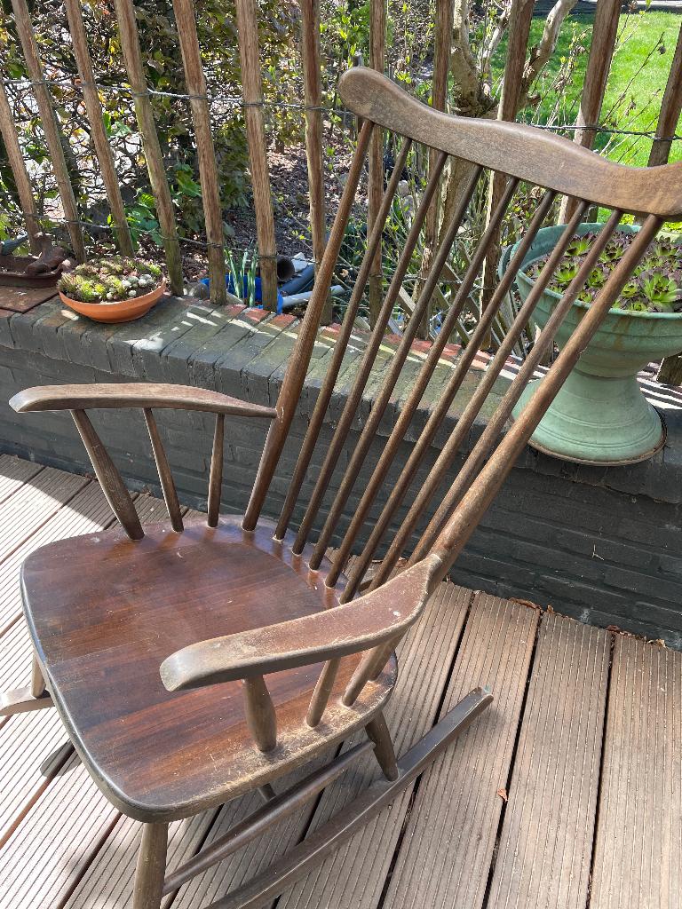 Fauteuil à bascule ancien, Enlèvement
