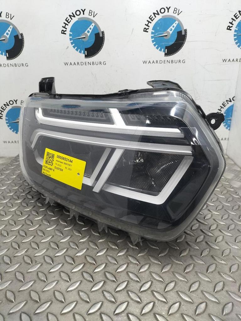 DACIA DUSTER HMMT 1.0 TCe 100 E-G Extr  KOPLAMP R 2023, Ophalen of Verzenden, Gebruikt, Stiba lid