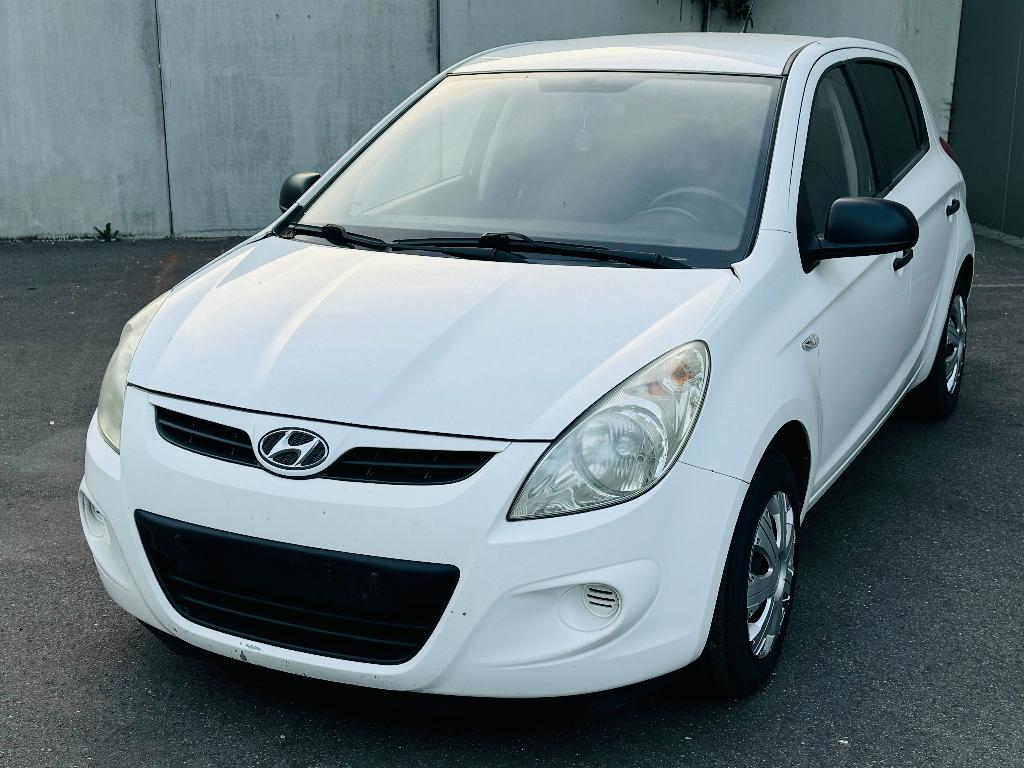 hyundai i20 1.2benzine airco 5deurs euro5 2011, Euro 5, Stof, Zwart, 4 cilinders