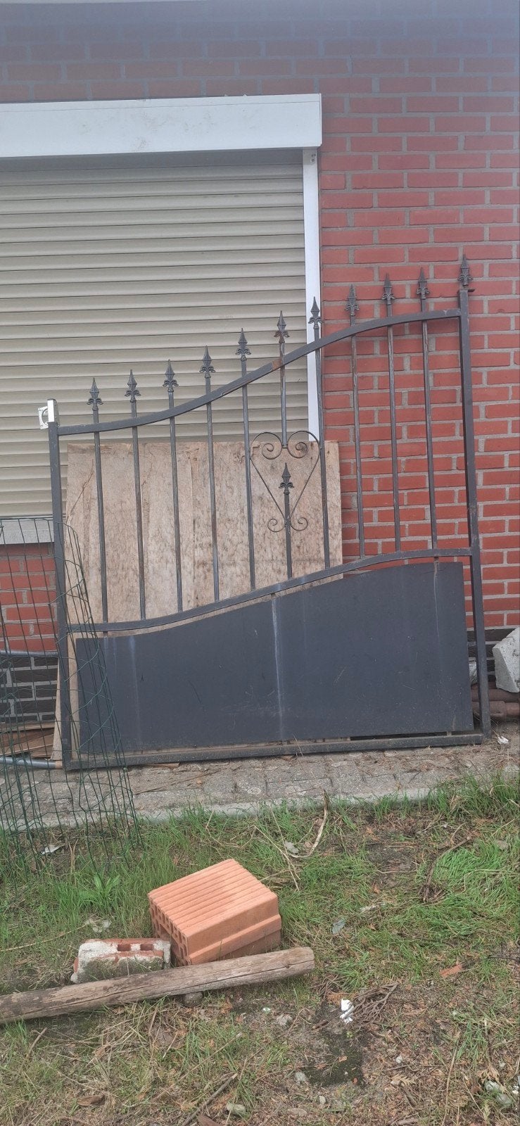 2 mooie metalen tuinpoorten / hekwerken – 150 cm breed, Ophalen