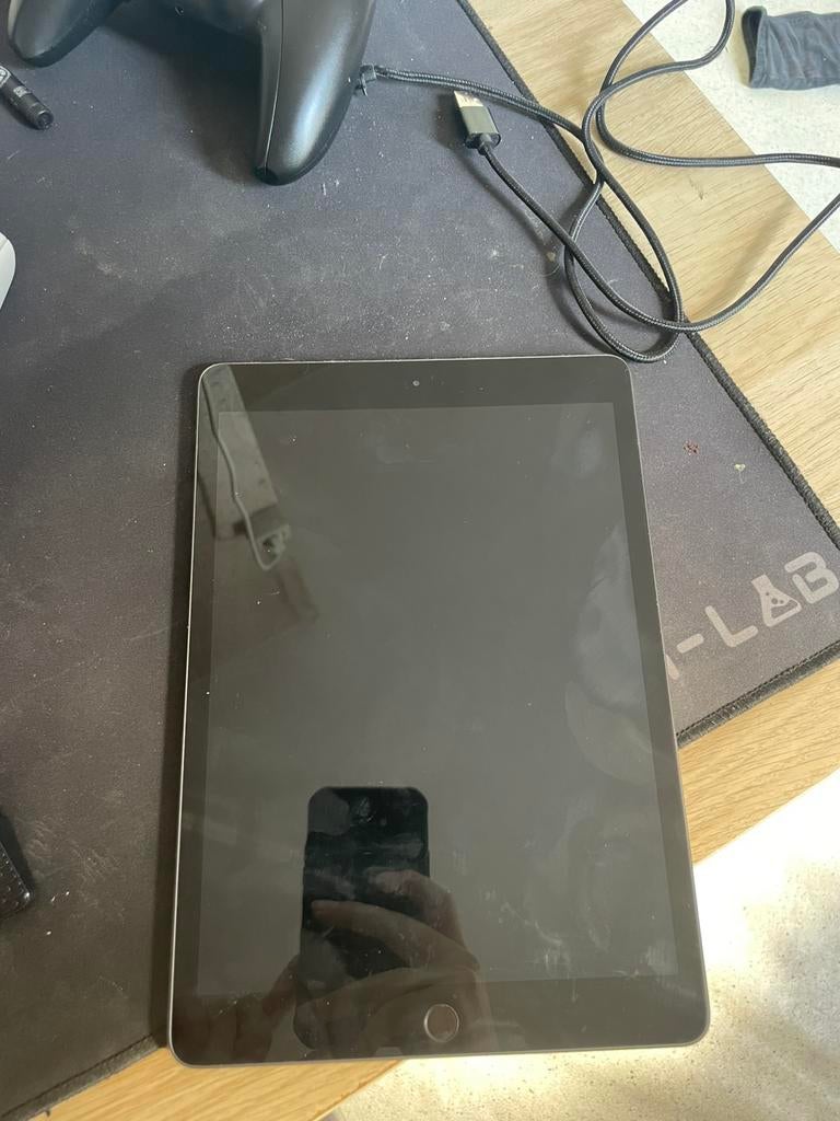 Ipad 8 pour pièces, Computers en Software, Apple iPads, 9 inch, Apple iPad, Refurbished, Ophalen of Verzenden