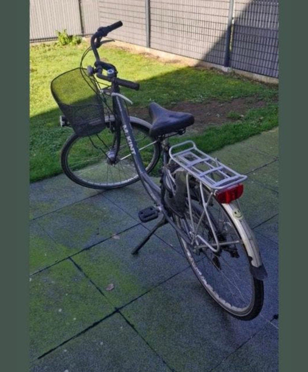 Vrouwenfiets te koop, Enlèvement