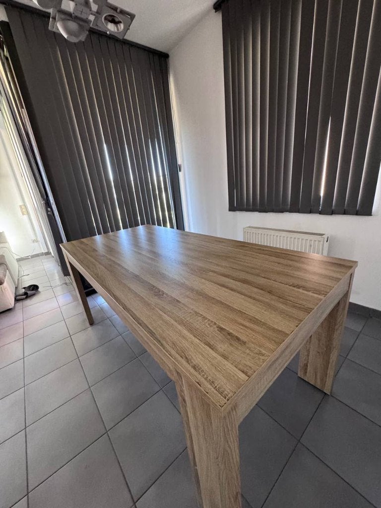 Dining Table for 4-6 People – Table Only, Huis en Inrichting, Ophalen, 100 tot 150 cm, 50 tot 100 cm, Zo goed als nieuw