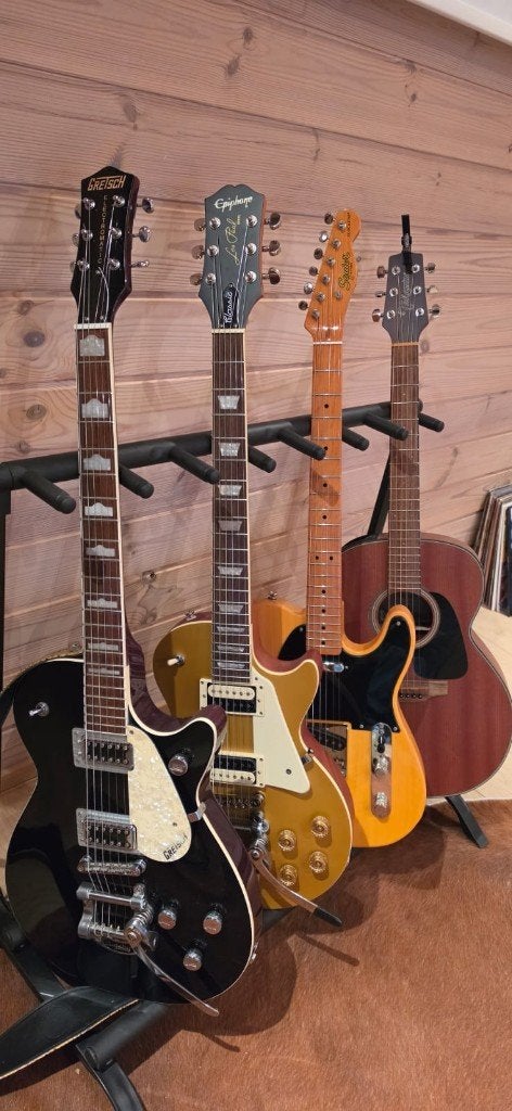 Guitares, Enlèvement, Comme neuf