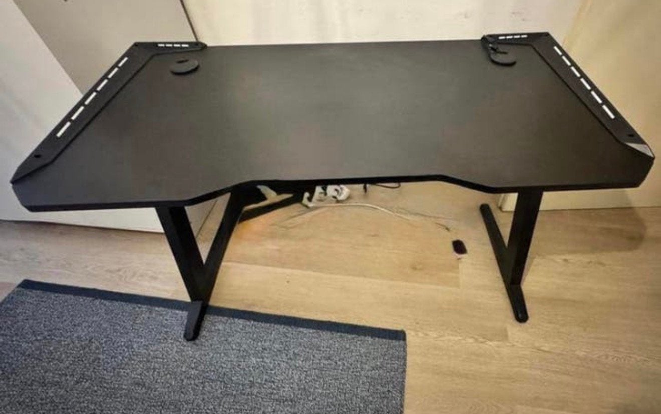 Bureau gaming avec LED, Moderne, Enlèvement, Comme neuf, Bureau gaming