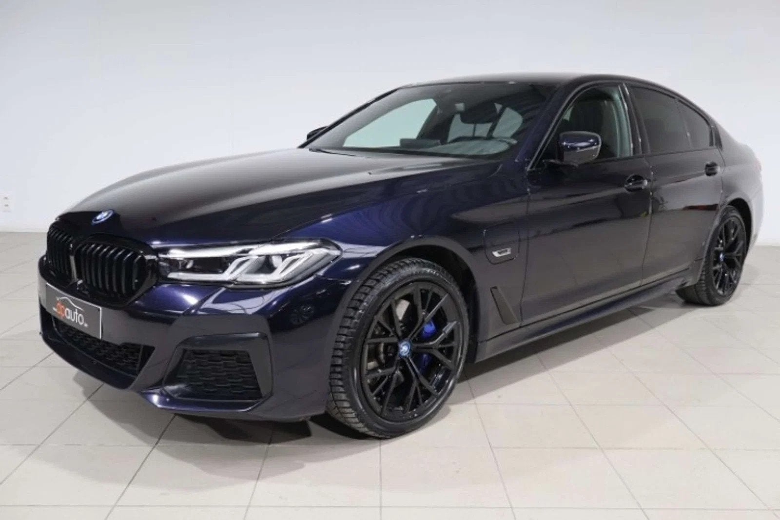 BMW 5 Serie 530 530eXAS PHEV (bj 2023, automaat), Auto's, Gebruikt, 4 cilinders, Blauw, 184 pk