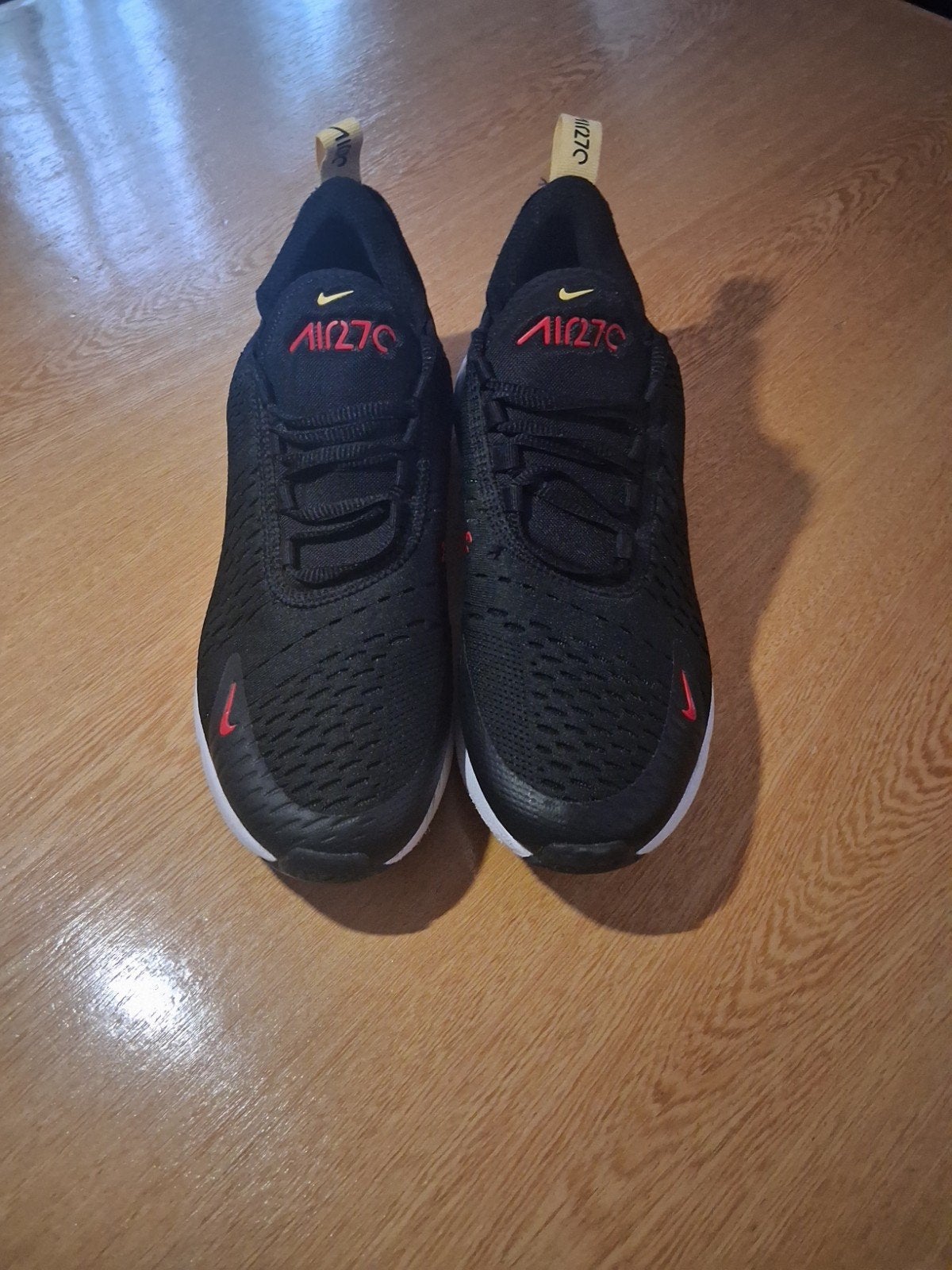 Nike Air Max 270 - maat 39 (EUR), zwart, Ophalen, Zo goed als nieuw, Schoenen