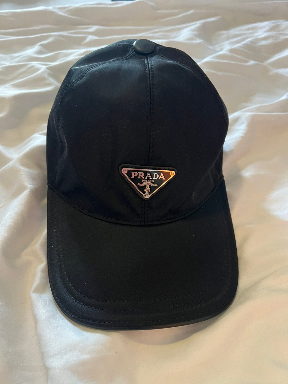 Prada (nieuw), Ophalen, Nieuw, 57 cm (M, 7⅛ inch) of minder, Pet