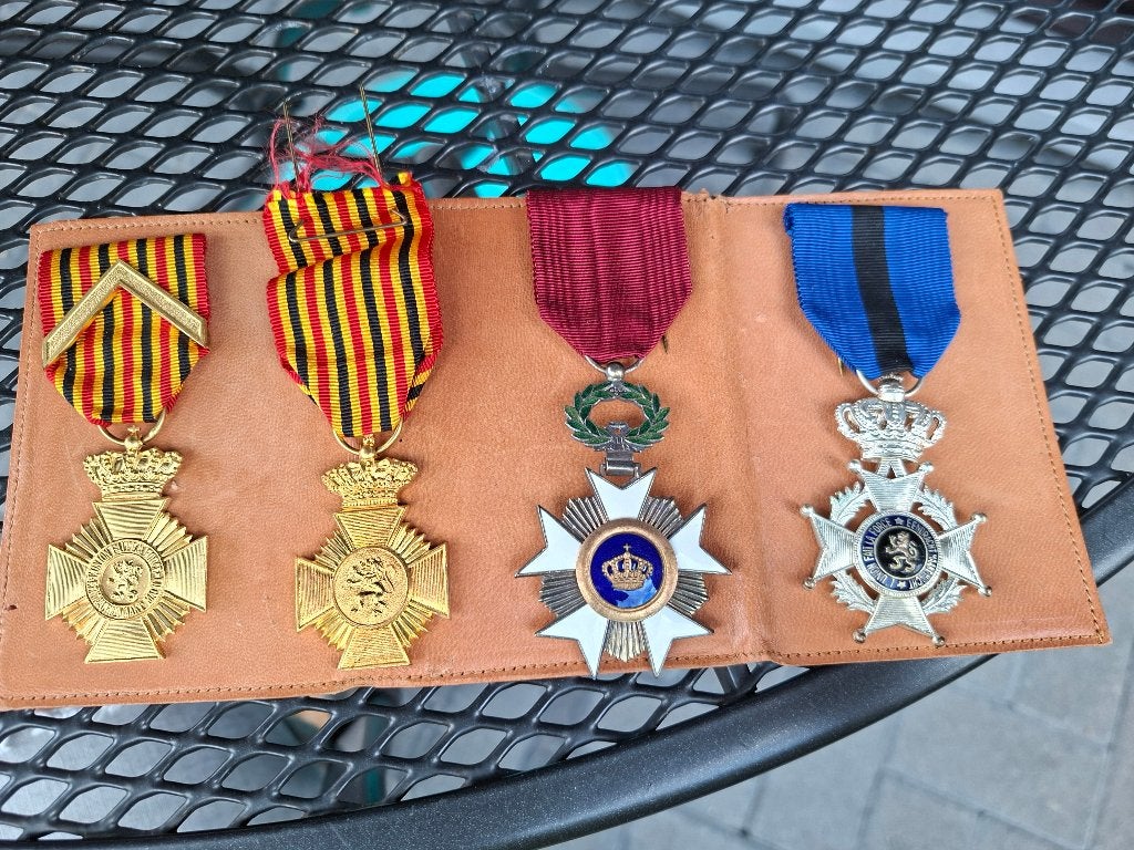 Legerspelden, Ophalen, Zo goed als nieuw, Speldje of Pin