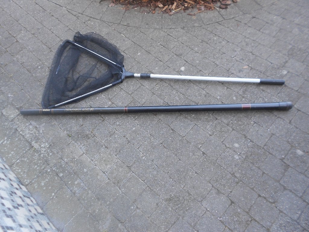 cane à pêche DAIWA 8 m + épuisette + moulin, Enlèvement, Comme neuf