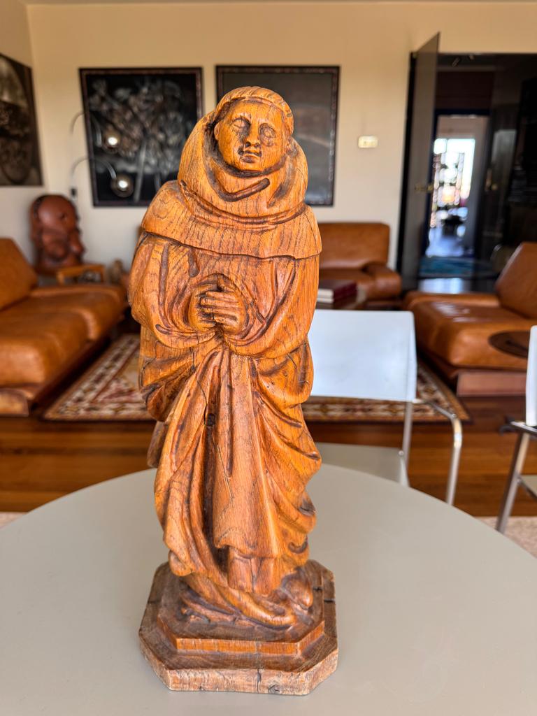 Statue en bois d'un moine en prière, Statue, Bois, Brun, Religion