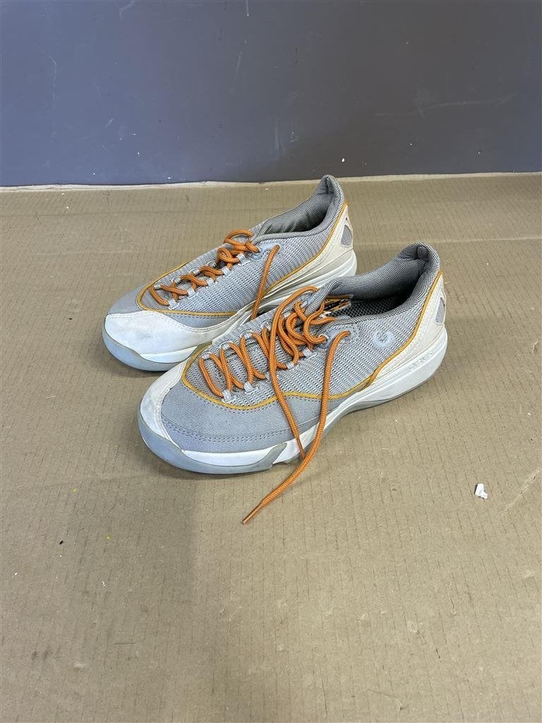 Gravis Kona Fashion Sneakers grijs wit maat 42,5, Vêtements | Hommes, Chaussures, Enlèvement ou Envoi, Porté, Blanc, Baskets