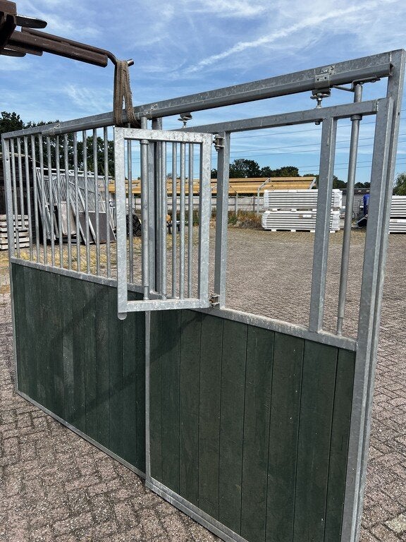 Paardenboxen, Dieren en Toebehoren