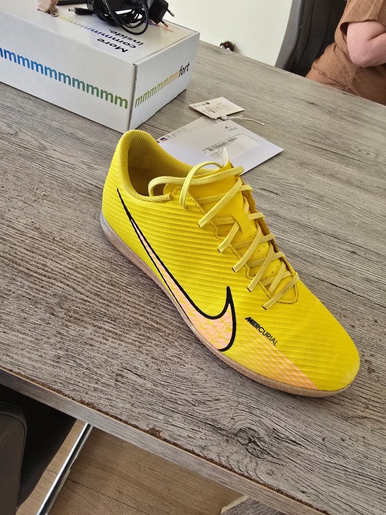 Nike Mercurius, Vêtements | Hommes, Vêtements de sport, Football, Nike, Comme neuf, Autres tailles