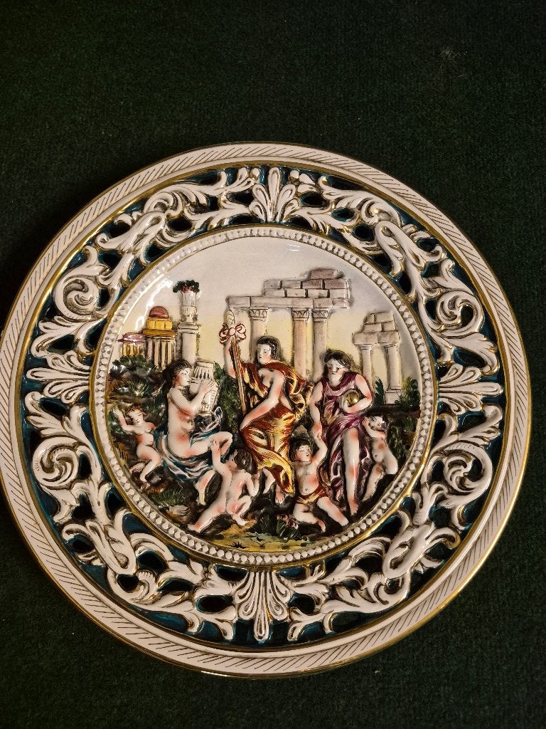 Assiette Capodimonte, Enlèvement