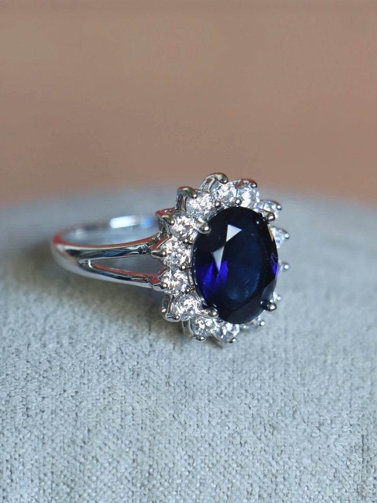 Bague ovale en saphir bleu et diamant, Bijoux, Sacs & Beauté, Neuf, Enlèvement ou Envoi, Argent, Autres matériaux