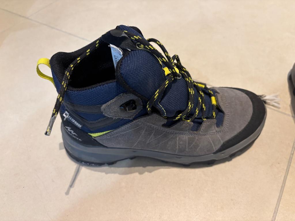 Chaussures trekking enfant, Enfants & Bébés, Vêtements enfant | Chaussures & Chaussettes, Garçon ou Fille, Décathlon, Comme neuf