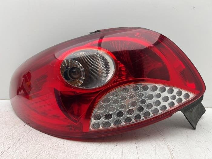 Feu arrière gauche d'un Peugeot 206 PLUS, Autos : Pièces & Accessoires, Éclairage, Peugeot, Utilisé, 3 mois de garantie, Enlèvement ou Envoi