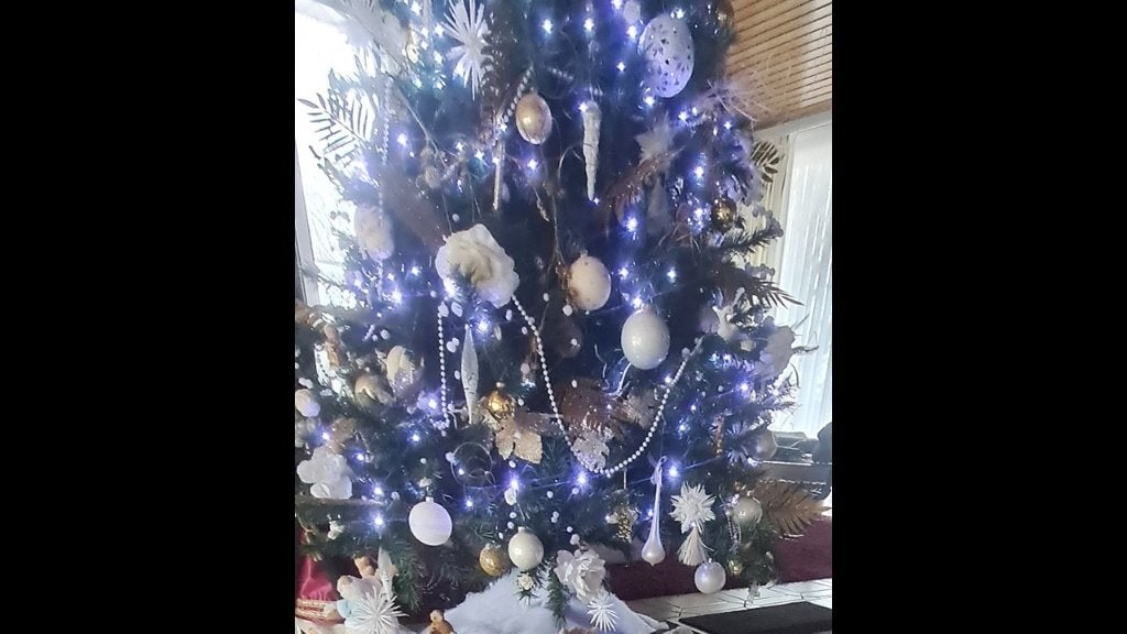 Decoratieve kerstboom met alle toebehoren en verlichting, Ophalen, Zo goed als nieuw