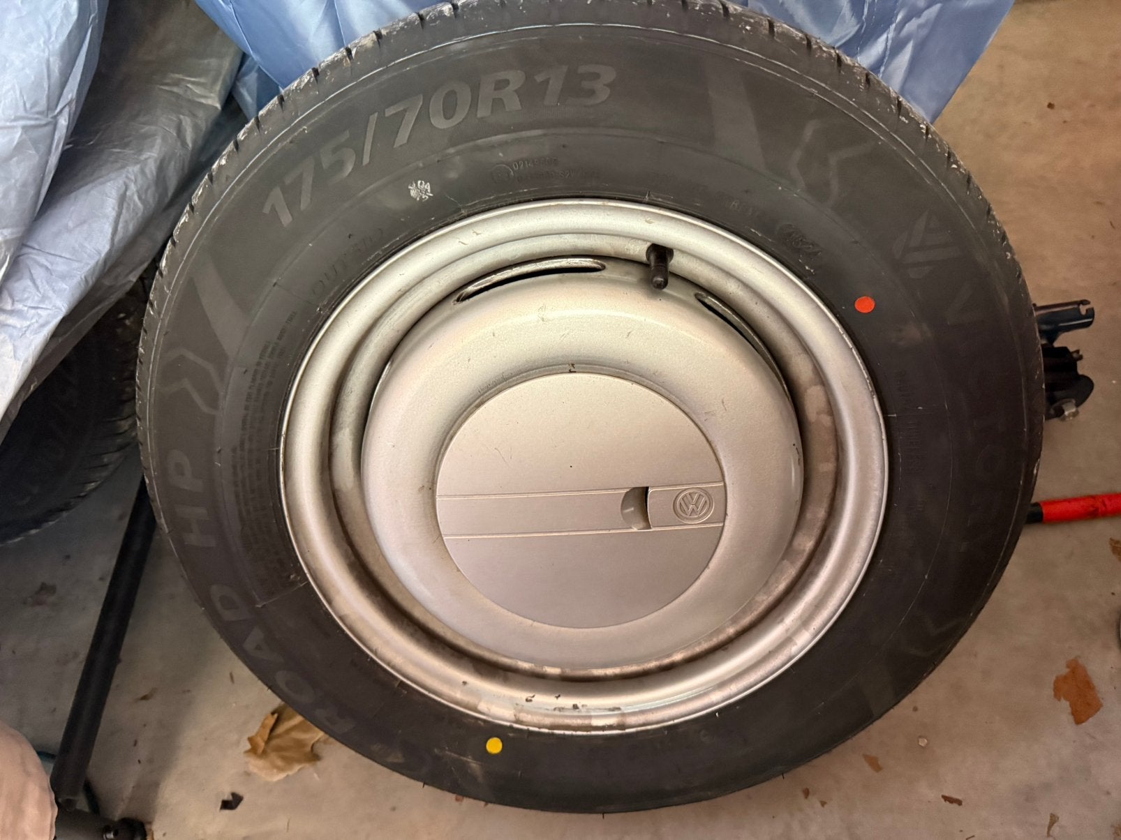 Jantes en acier d'origine VW 13 » - 4x100 - pneus neufs, Neuf, Pneus et Jantes, 175 mm, Véhicule de tourisme