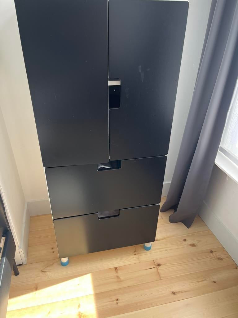 Ikea kast - met schuiven en planken; zwarte deuren, Huis en Inrichting, Kasten | Kleerkasten, Ophalen, Zo goed als nieuw