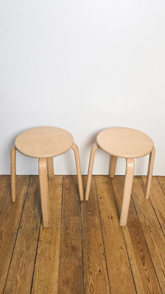Paar houten design krukken in berkenhout - Alvar Aalto type, Ophalen of Verzenden, Huis en Inrichting
