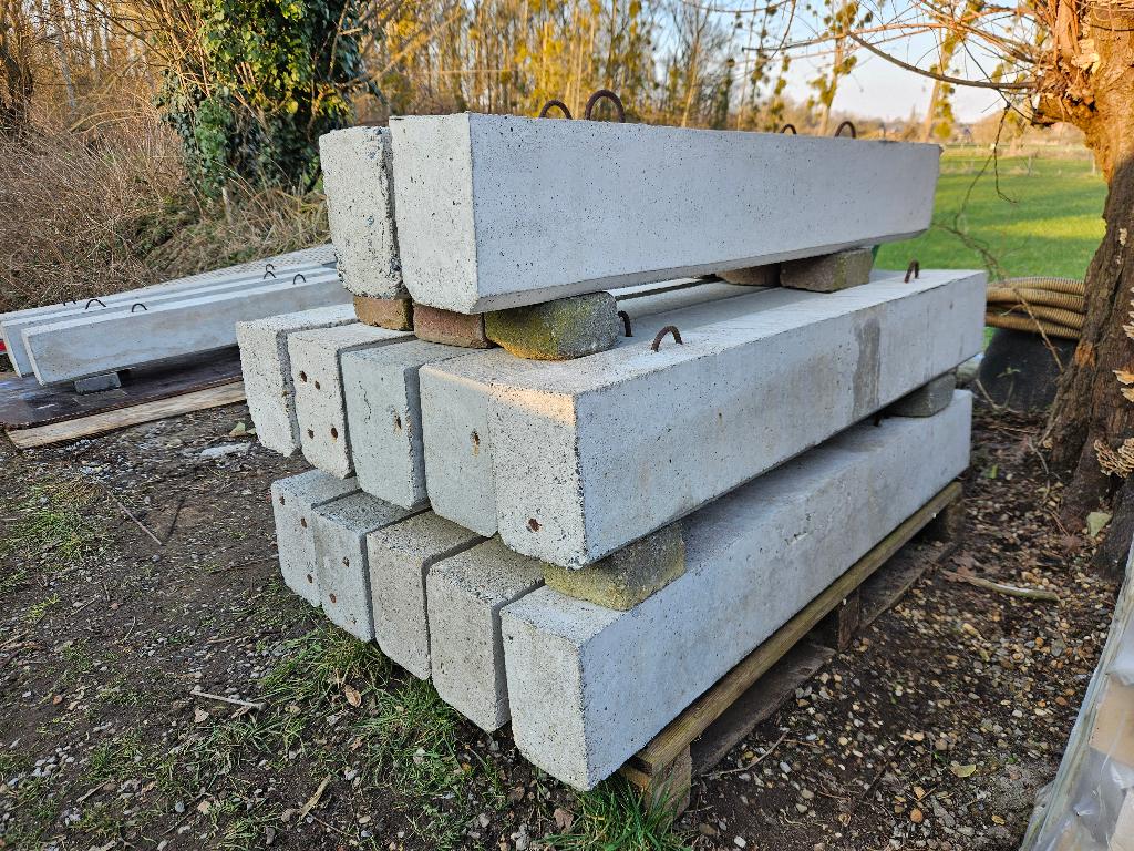 15 Zware Betonnen Lateien / Slaghouten, Doe-het-zelf en Bouw, Overige Doe-Het-Zelf en Bouw, Nieuw, Ophalen