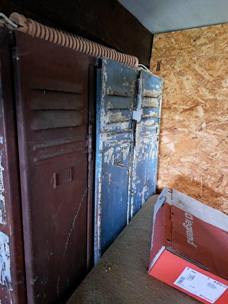 yzere kast met 3 deuren, Ophalen, Gebruikt