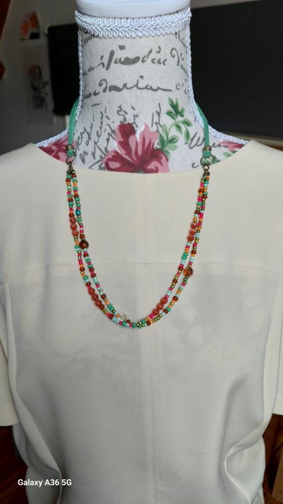 Collier bohème fait main L64cm. Toutes sortes de perles, Bijoux, Sacs & Beauté, Colliers, Enlèvement, Neuf, Autres couleurs, Autres matériaux