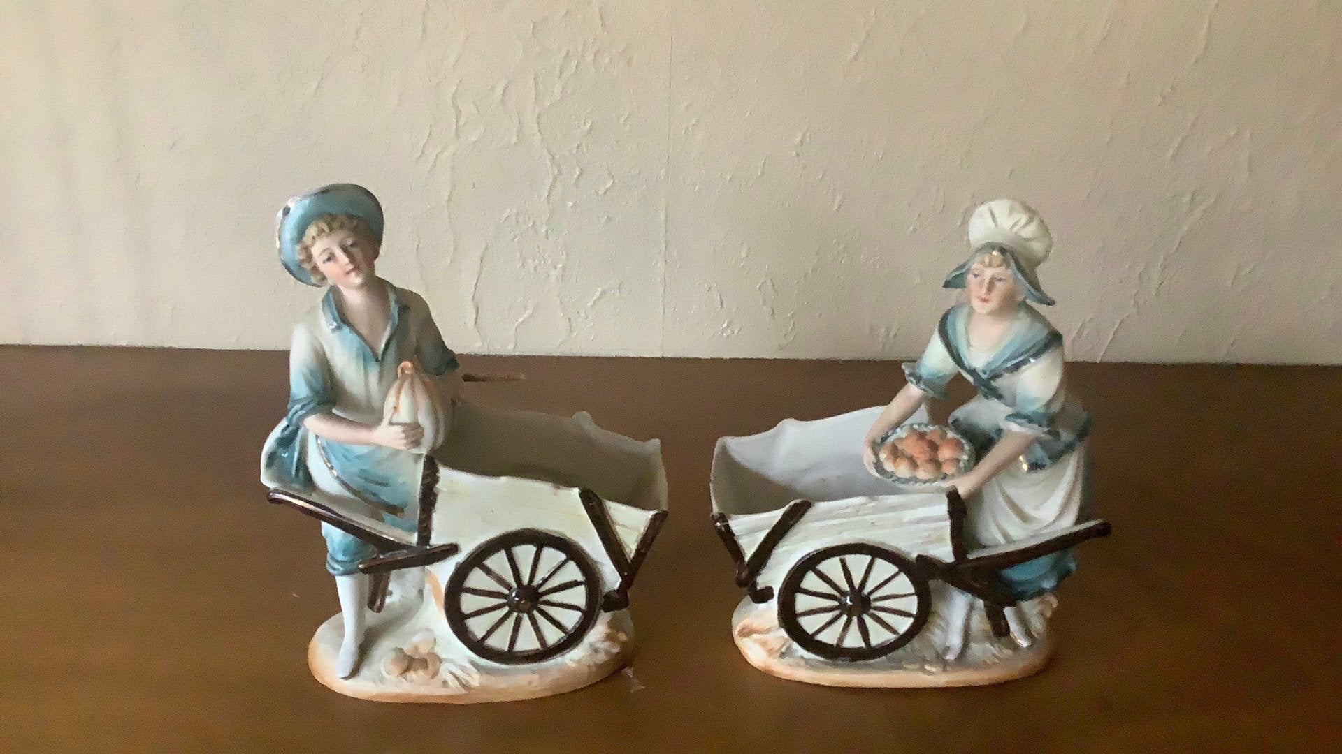 Beeldjes met kar, Ophalen
