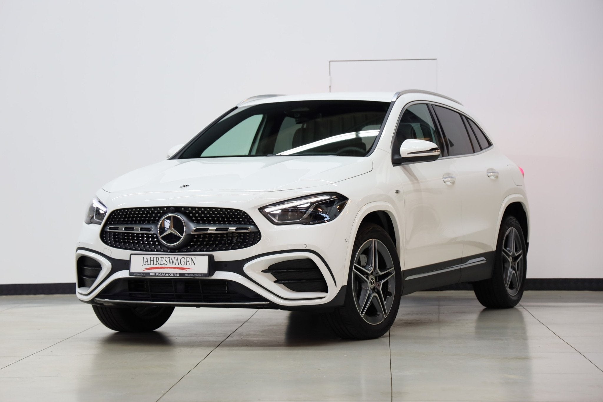 Mercedes-Benz GLA 250 e AMG Line | Head-Up MULTIBEAM-LED Sfe, Auto's, Gebruikt, Zwart, 4 cilinders, Alcantara