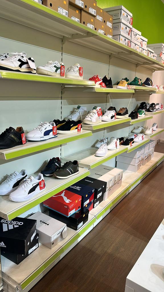 Étagères métal pour commerce chaussures et alimentation30 m, Enlèvement