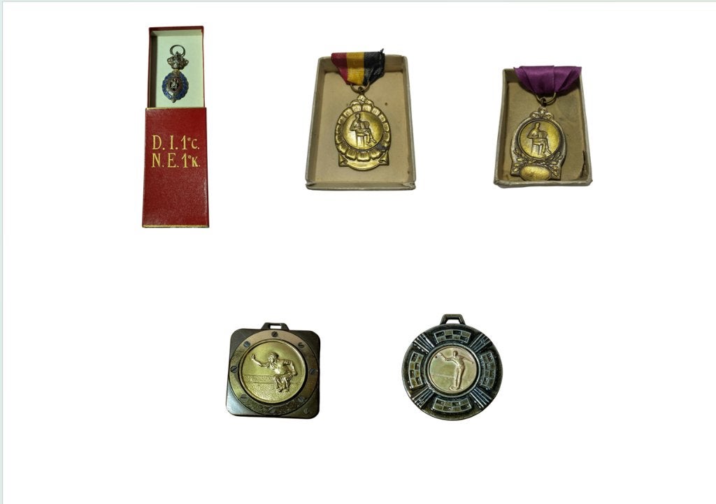 Medailles: accordeon, petanque, vintage werk (stukprijs), Ophalen