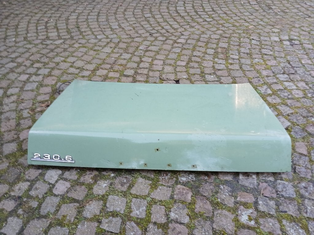 Kofferdeksel mercedes bar 8, Ophalen