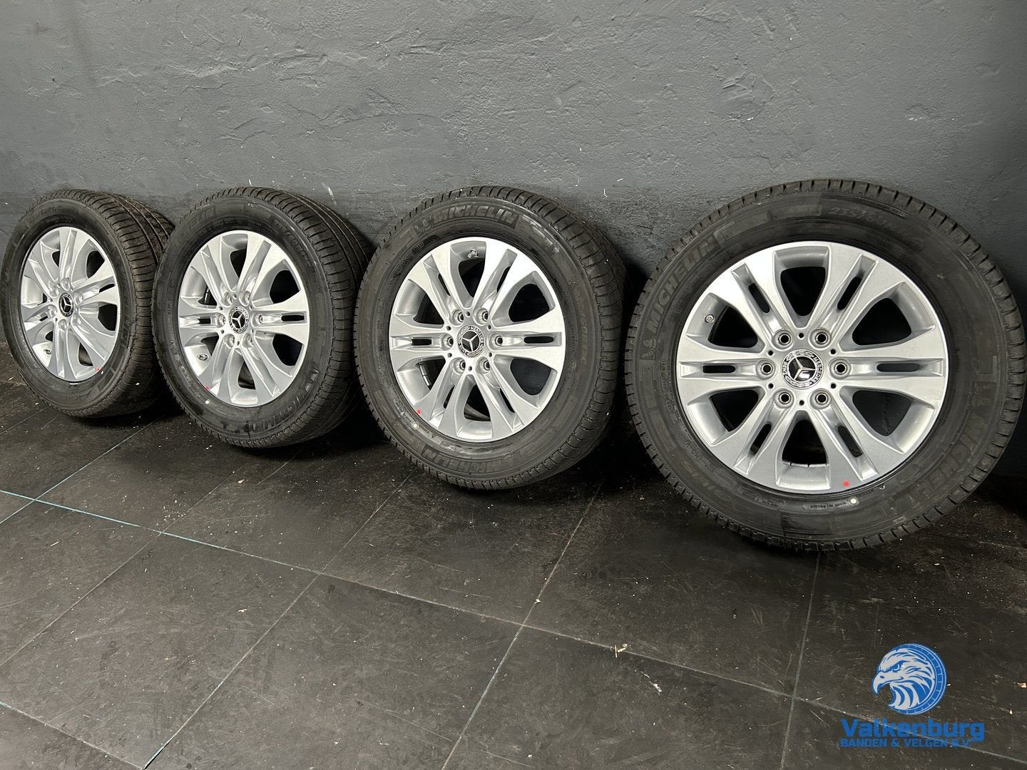 Nieuwe originele Mercedes Sprinter B907 B910 17 inch velgen, Auto-onderdelen, Banden en Velgen, Bestelwagen, -, -, Banden en Velgen
